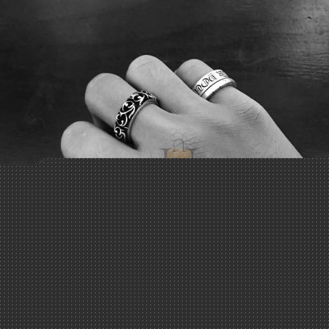 Ch**me He**ts eternity vine ring